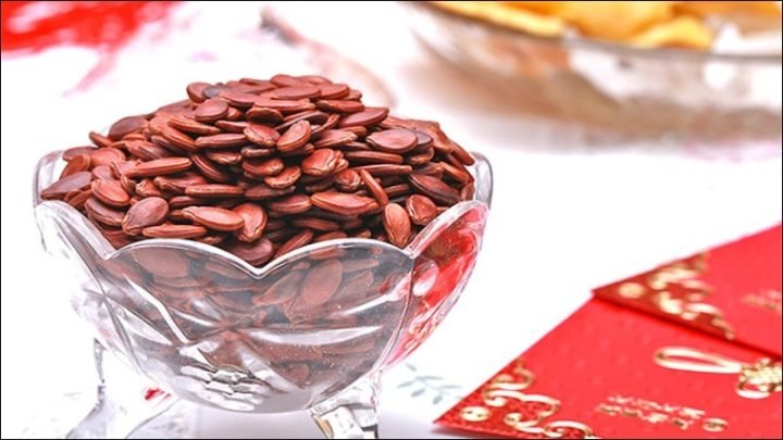 Hạt dưa sấy khô, đã tách vỏ, cho thấy giá trị dinh dưỡng và hạt dưa bao nhiêu calo.