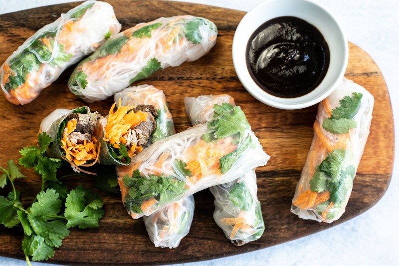 Hình ảnh chú ý khi ăn bánh tráng phơi sương để tránh ảnh hưởng đến sức khỏe