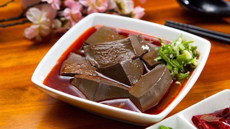 Kiểm soát khẩu phần ăn tiết gà luộc để giảm cân