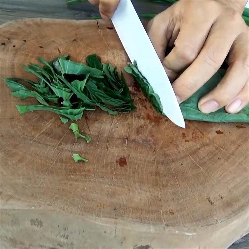 Lá lốt tươi xanh đã thái nhỏ