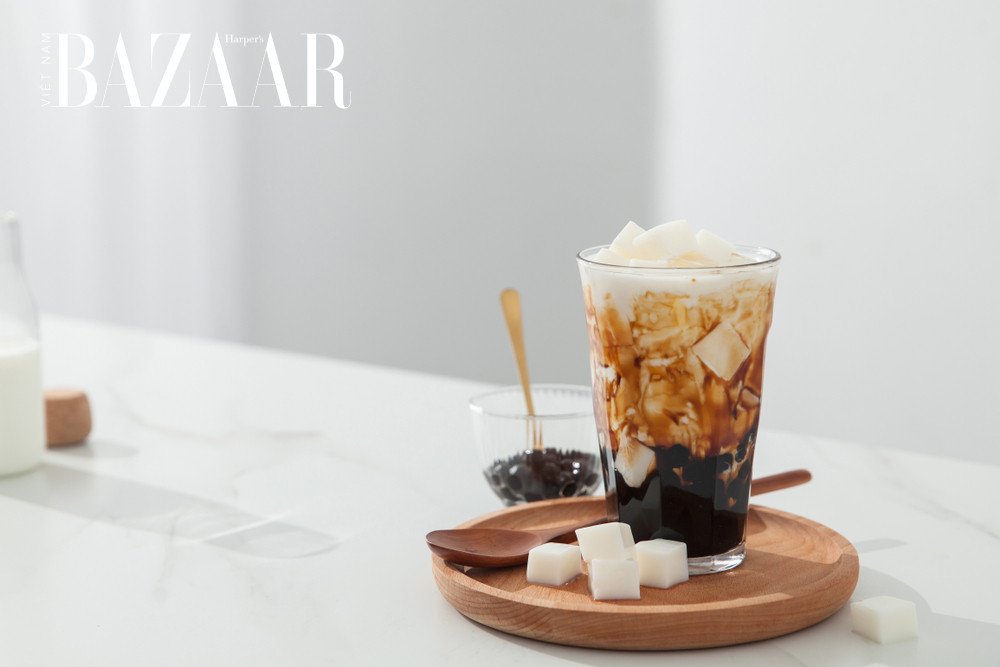 Ly trà sữa khoai môn tươi "full topping" với đa dạng nguyên liệu tăng calo