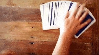 Minh họa phương pháp xáo trộn bài Tarot trên mặt phẳng, tạo sự ngẫu nhiên tối đa.