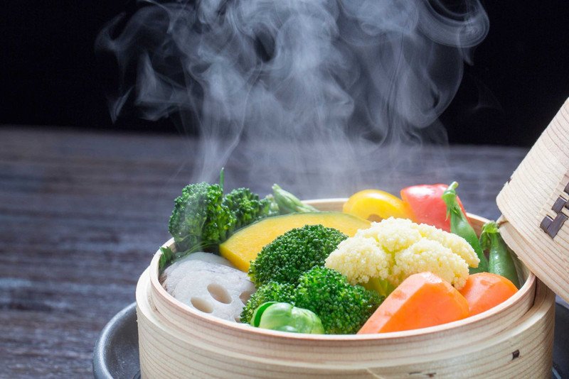 Món ăn hấp giúp kiểm soát lượng calo và natri khi dùng nước tương