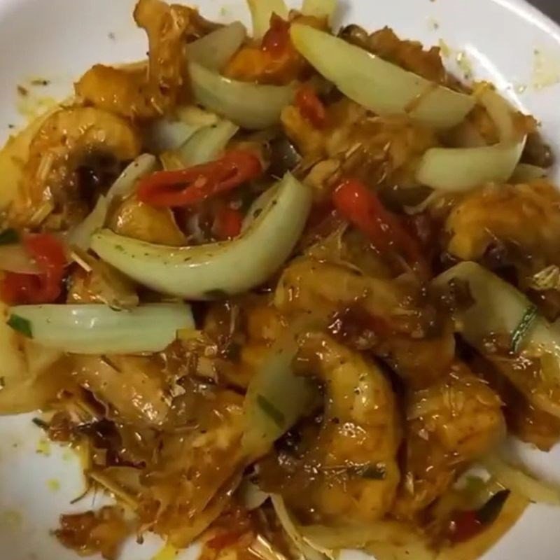 Món cá chép giòn xào hành tây đã hoàn thành