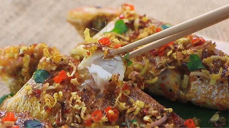 Món cá hường chiên sả nghệ vàng giòn