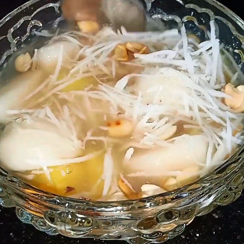 Món chè khoai sọ khoai lang nóng hổi, thơm ngon