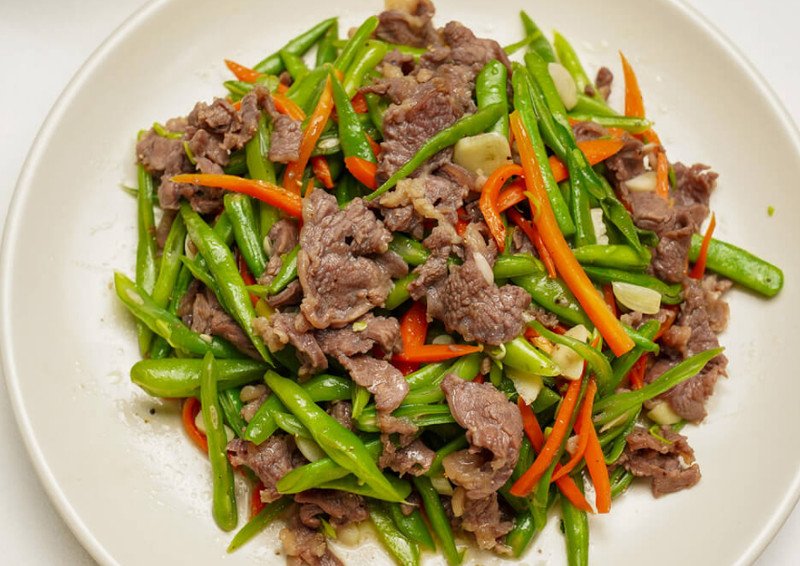 Món **đỗ xào** với lượng dầu vừa phải để đảm bảo dinh dưỡng và hạn chế calo
