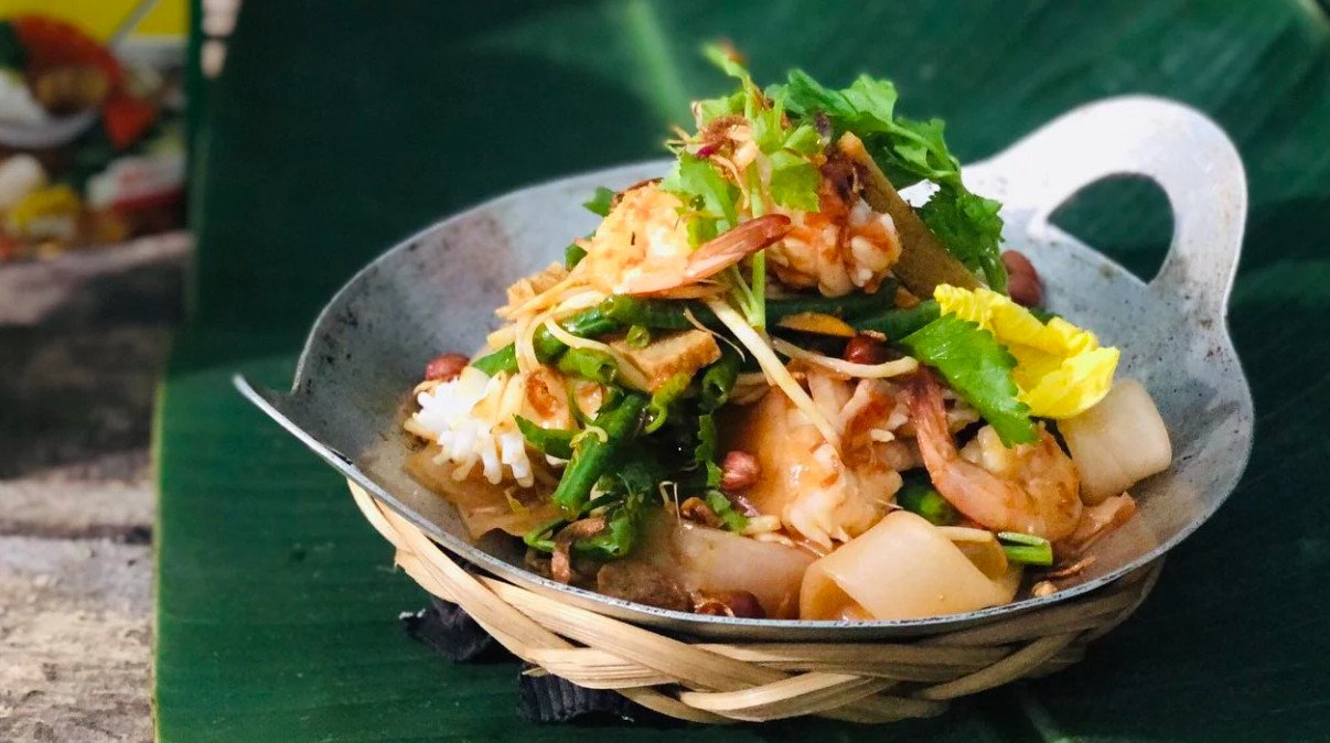 Món hủ tiếu xào thập cẩm nóng hổi, phân tích calo hủ tiếu xào.