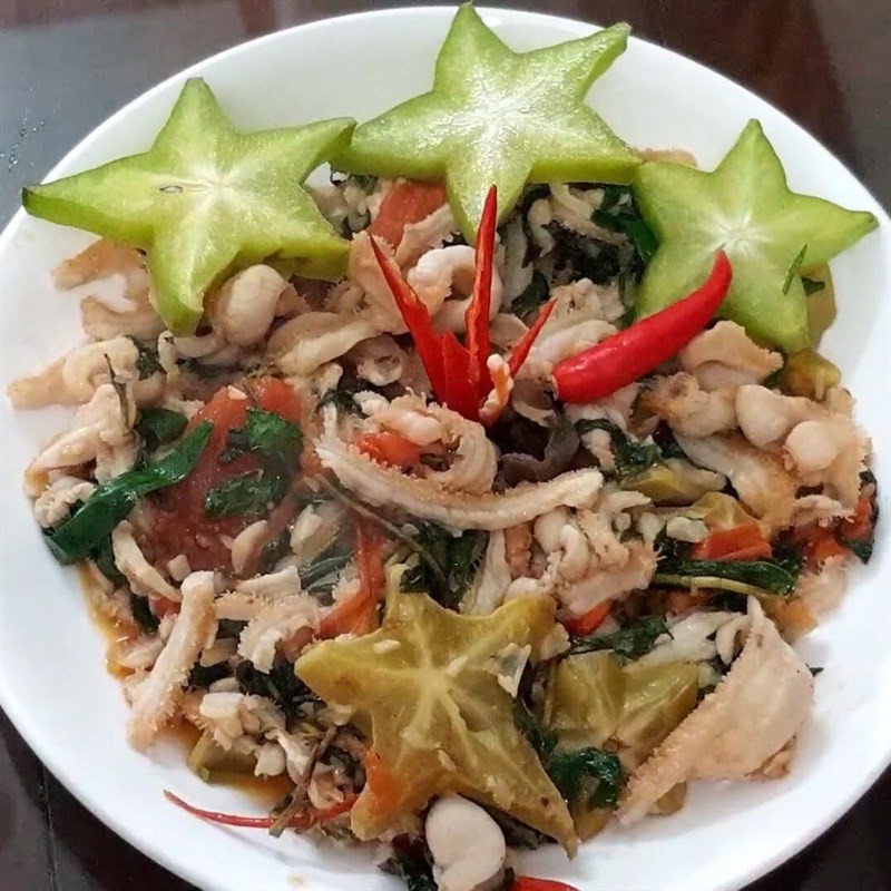 Món lòng bò xào khế đã hoàn thành, sẵn sàng thưởng thức