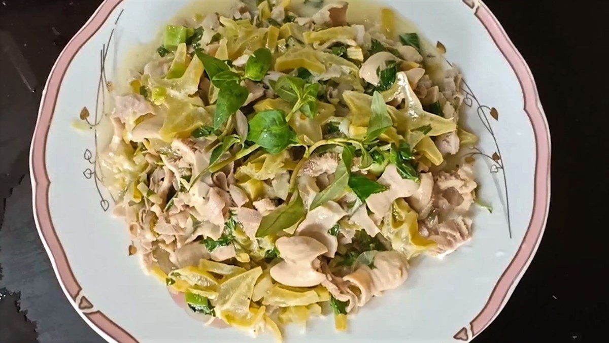 Món sách bò xào rau răm thơm ngon thành phẩm