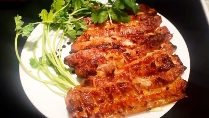 Món thịt heo nướng sả vàng ươm hấp dẫn