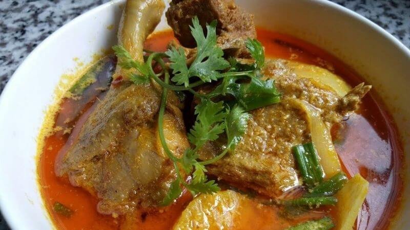 Món vịt giả cầy miền Tây hoàn thành, rắc đậu phộng thơm lừng