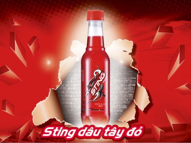 Một chai Sting đỏ giải khát, minh họa cho lượng calo trong sting.