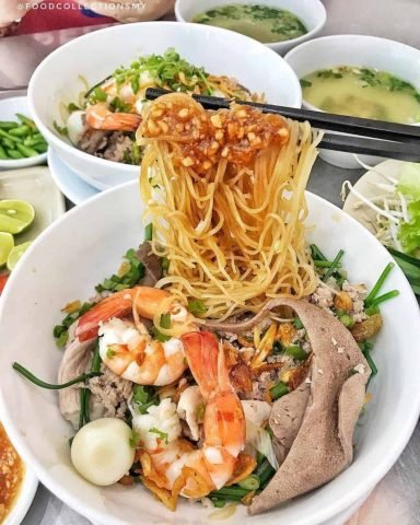 Một tô hủ tiếu thơm ngon đầy đủ topping, minh họa lượng calo trong hủ tiếu.