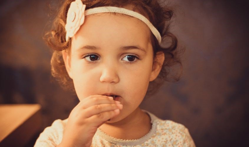 Một vài viên kẹo dẻo Alpenliebe được kiểm soát khẩu phần