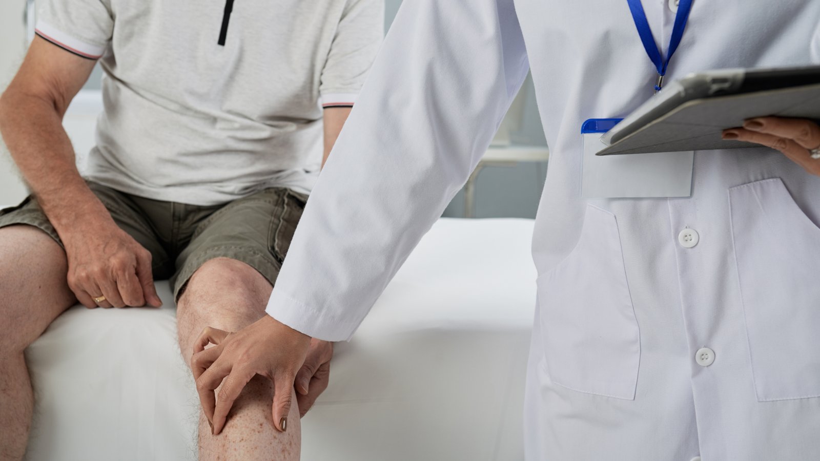 Người bệnh Gout cần lưu ý khi tiêu thụ nem nướng