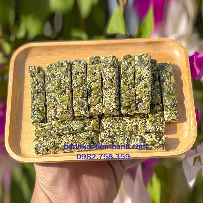 Nguyên liệu làm kẹo lạc vừng: đậu phộng, vừng, đường