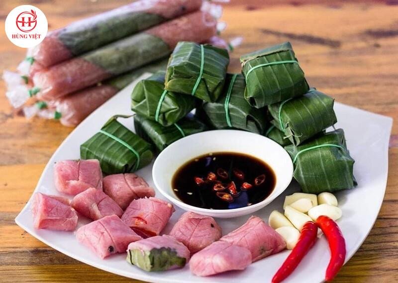 Những chiếc nem chua thịt sống chuẩn vị