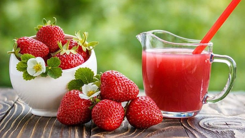 Nước ép dâu tây tươi mát, lựa chọn lành mạnh thay thế thức uống có đường.