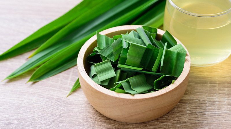 Nước lá dứa tươi xanh