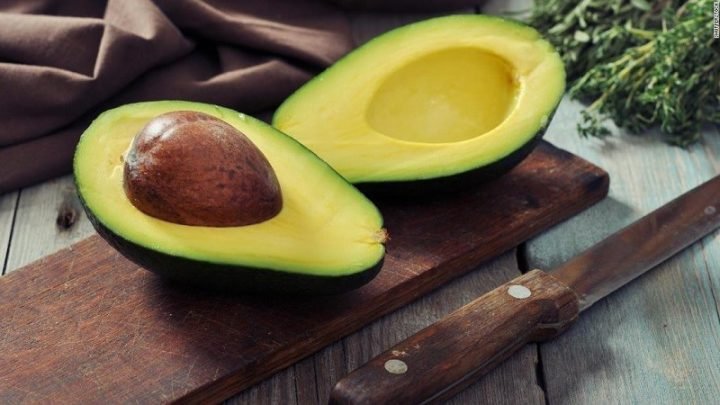 Quả bơ tươi ngon bổ dưỡng, ước tính 200g bơ bao nhiêu calo