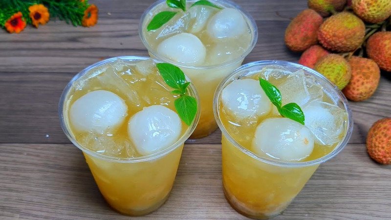 Quả vải tươi, nguyên liệu chính của trà vải, tốt cho tim mạch