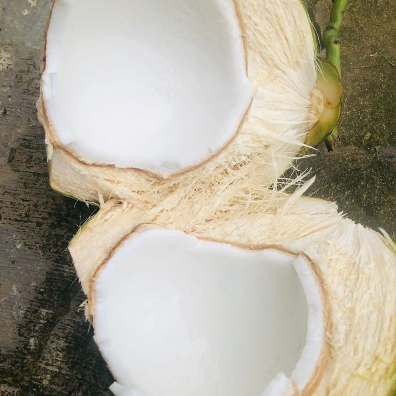 Sơ chế dừa già để làm bánh hòn, ảnh hưởng đến bánh hòn bao nhiêu calo