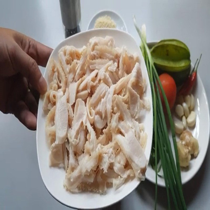 Sơ chế lòng bò cho món xào khế