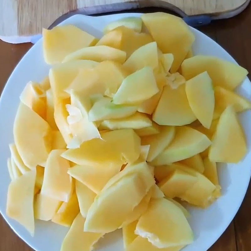 Sơ chế tỏi và ớt