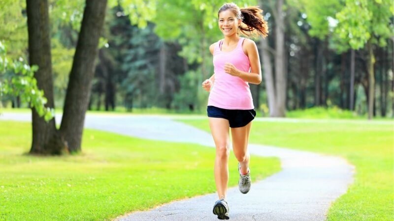 Tập thể dục giúp tiêu hao calo từ bánh muffin socola