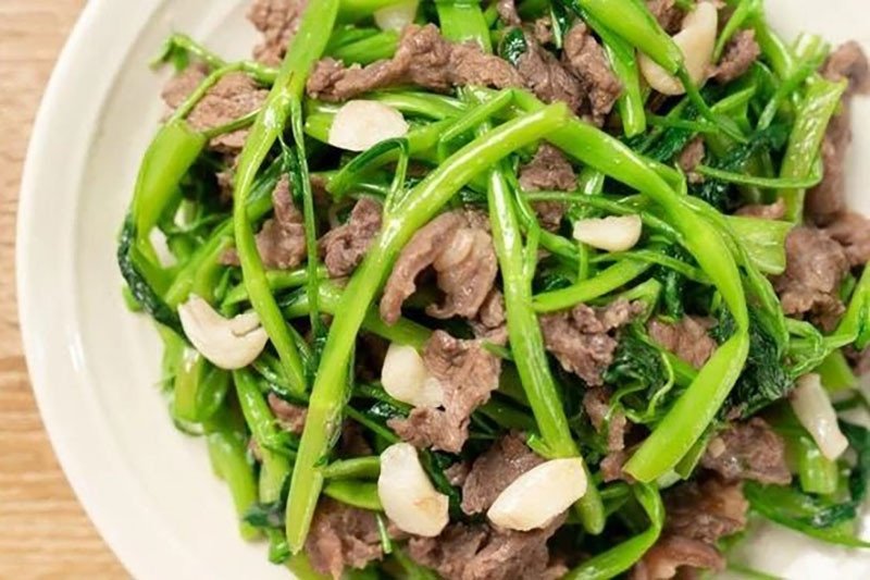 Thịt ngựa xào rau muống thanh mát