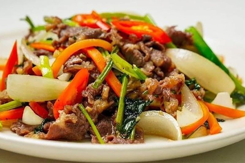 Thịt ngựa xào thập cẩm đầy màu sắc