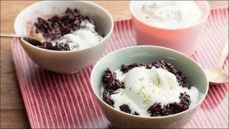 Thời điểm lý tưởng để thưởng thức sữa chua nếp cẩm là sau bữa ăn tối