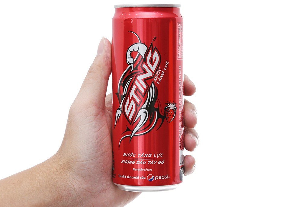 Thông tin dinh dưỡng trên nhãn chai Sting, phân tích lượng calo và thành phần.