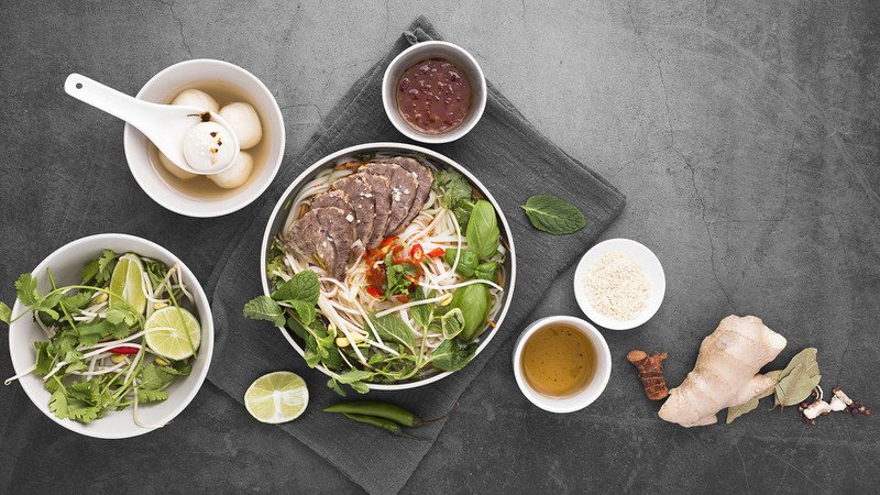 Tô bún nước tương chay với topping đa dạng nhưng kiểm soát calo
