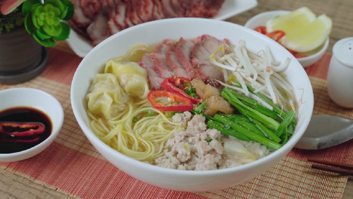 Tô hủ tiếu mì với sự kết hợp sợi hủ tiếu và mì trứng, tính toán calo hủ tiếu mì.