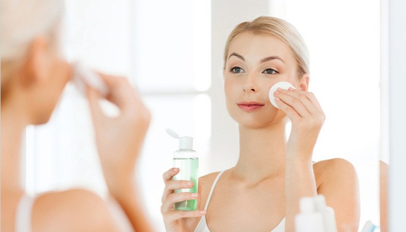 Uống sữa tươi vitamin E và C giúp làm đẹp da từ bên trong