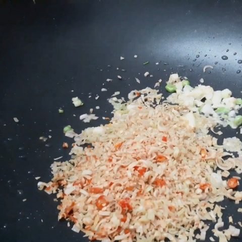 Xào ốc hương với sả ớt đậm đà