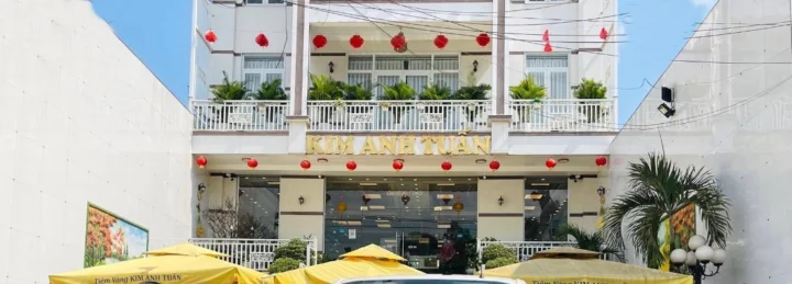Tiệm Vàng Kim Anh Tuấn: Định Hướng Tương Lai Ngành Trang Sức 2026 Cận cảnh mặt tiền tiệm vàng Kim Anh Tuấn