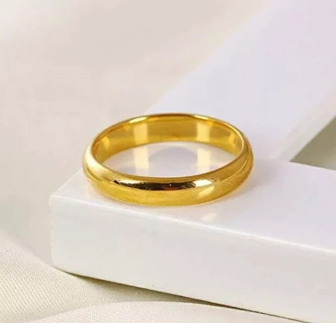 Chiếc nhẫn vàng 9999 lấp lánh