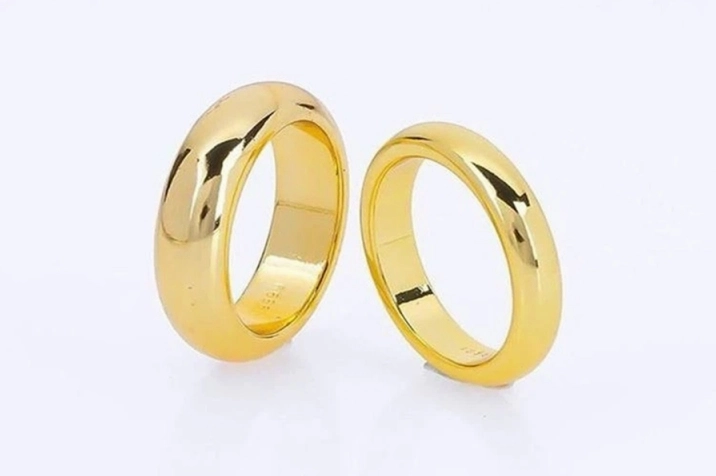 Chiếc nhẫn vàng 9999 với kiểu dáng đơn giản