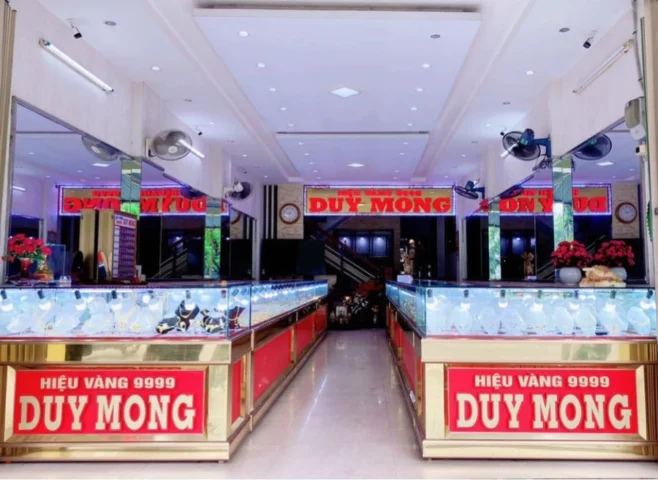 Cửa hàng vàng Duy Mộng Huế trưng bày sản phẩm