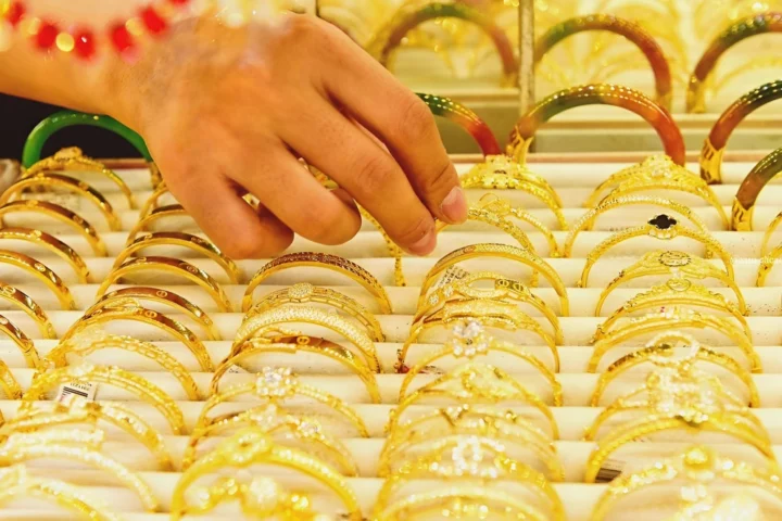 1 Cây Vàng Năm 2000: Giá Trị Lịch Sử và Tiềm Năng Đầu Tư 2026 Giá 1 cây vàng năm 2000 bao nhiêu tiền?