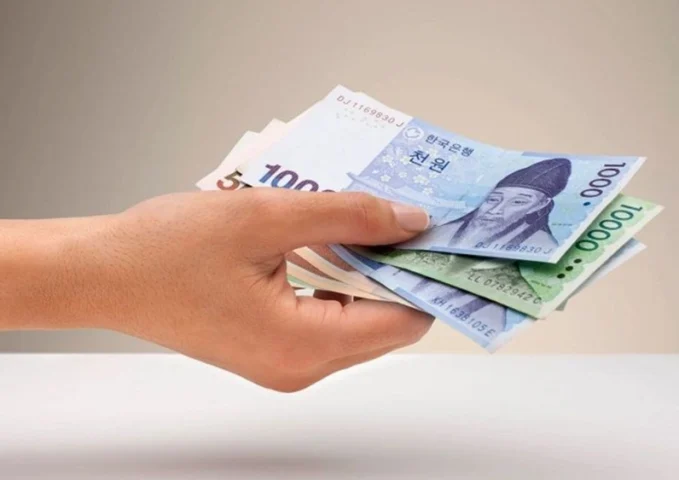 10000 Won Bằng Bao Nhiêu Tiền Việt Nam 2026 Mới Nhất? Hình ảnh minh họa tiền Won Hàn Quốc và Đồng Việt Nam