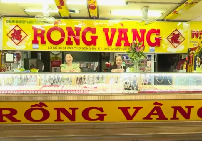 Rồng Vàng Huế: Biểu Tượng May Mắn, Sự Giàu Sang và Nét Đẹp Cổ Kính Hình ảnh Rồng Vàng Huế với vẻ đẹp tinh xảo