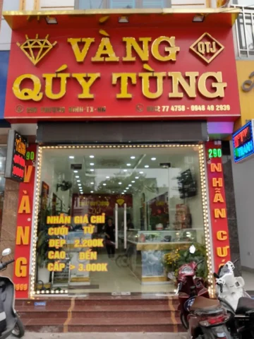 Không gian bên trong tiệm vàng Quý Tùng Thái Nguyên