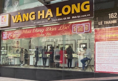 Giá Vàng HJC Quảng Ninh 2026: Cập Nhật & Dự Báo Người dân mua vàng tại tiệm vàng