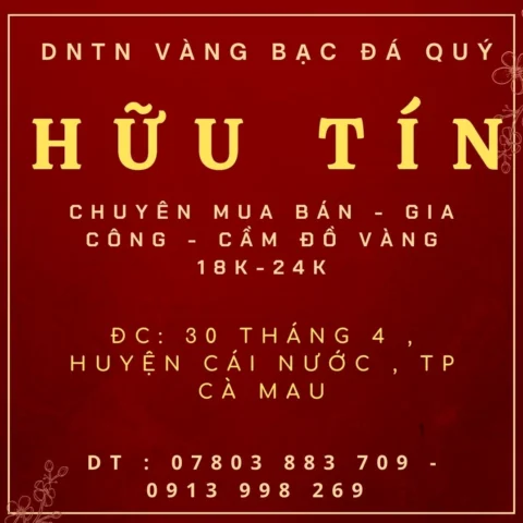 Người dân xem giá vàng
