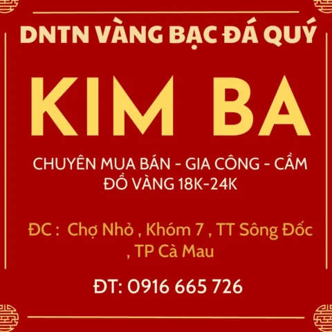 Giá Vàng Cà Mau 2026: Dự Báo và Phân Tích Chi Tiết Người dân xem xét mua vàng tại cửa hàng