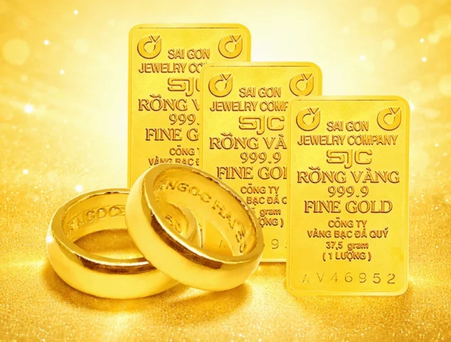 Nhẫn vàng đính đá quý sang trọng